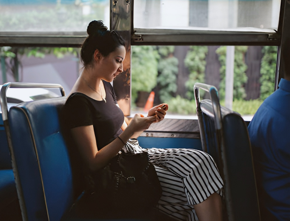 A woman on a bus that they observer thinks is pretty.